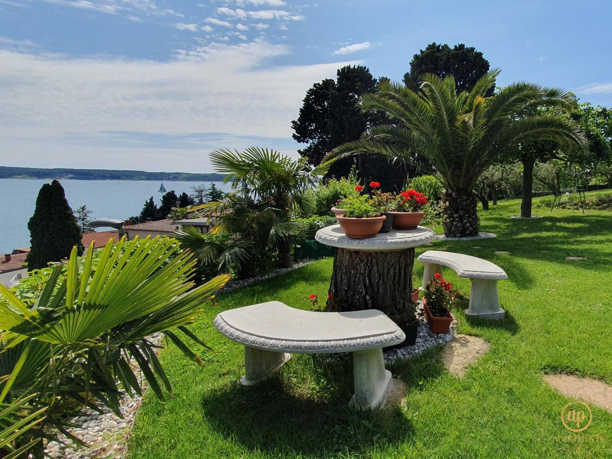 Apartment With Seaview And Garden For 6 Portorož Zewnętrze zdjęcie